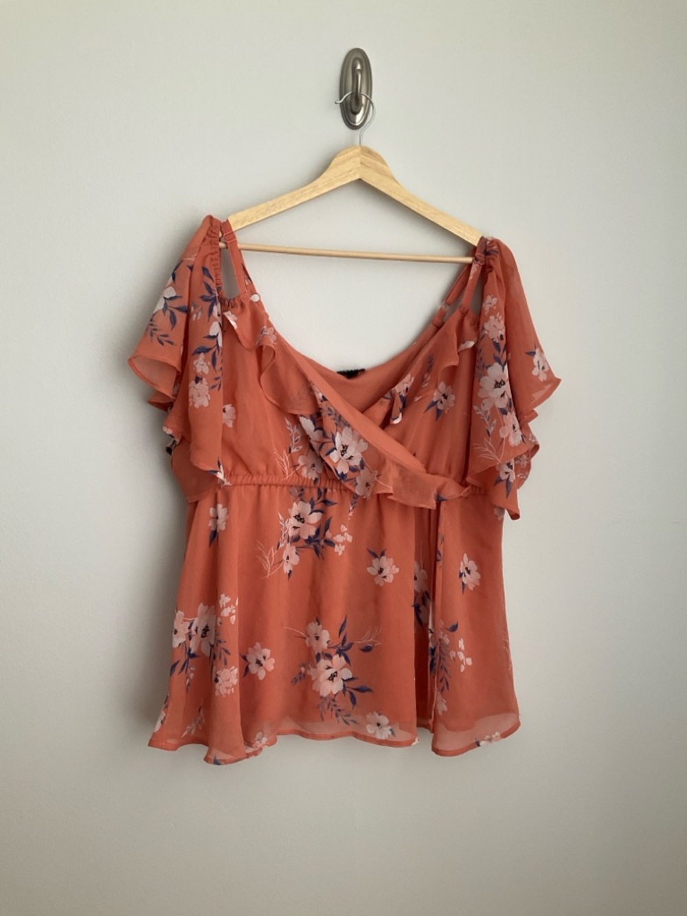 Torrid 1 Peach Coral Floral Cold Shoulder Ruffle V-Neck Blouse - Picture 5 of 10
